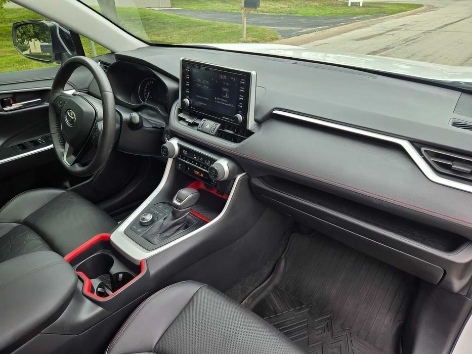 Toyota RAV4      2021