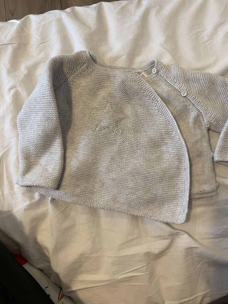 Szary rozpinany sweterek 68 zara