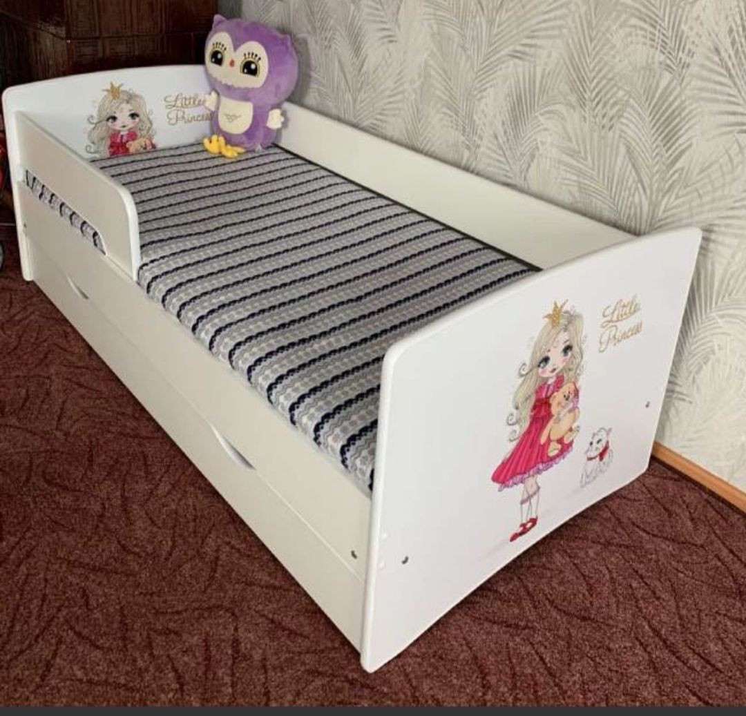 Дитяче ліжко з матрацом та шухлядою