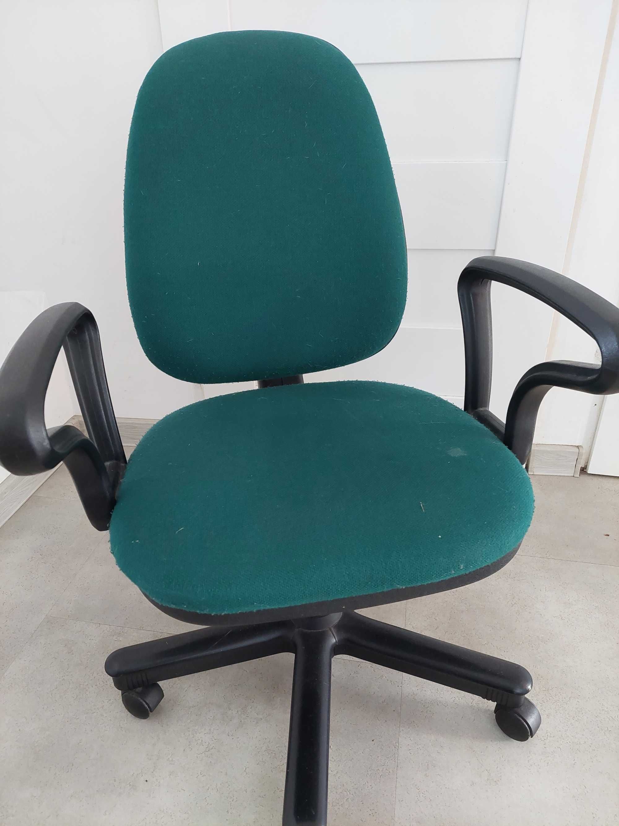 Krzesla biurowe obrotowe