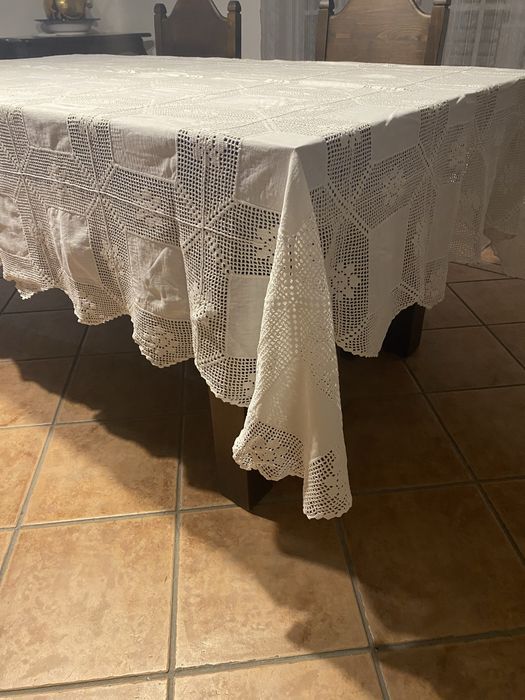 Toalha de mesa de crochet e linho, 190 x 260 cm. Nova.