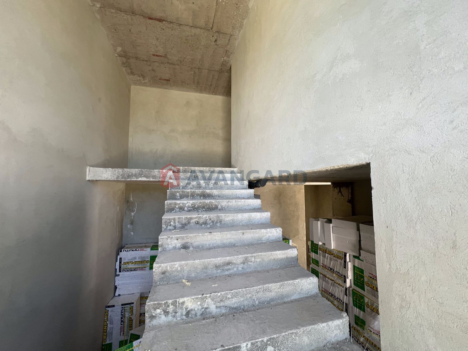 Комерція 258 м&#178; у ЖК Five Address (Сихів), фасад, два поверхи