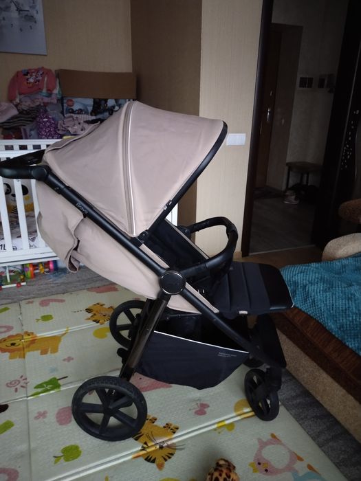 Продам коляску всесезонную.