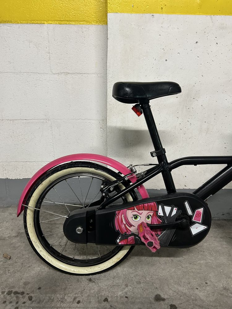 bicicleta btwin com detalhes rosa