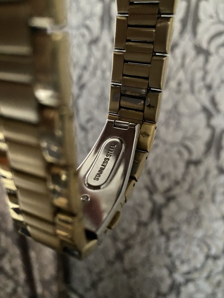 Годинник жіночий Guess W0111L2