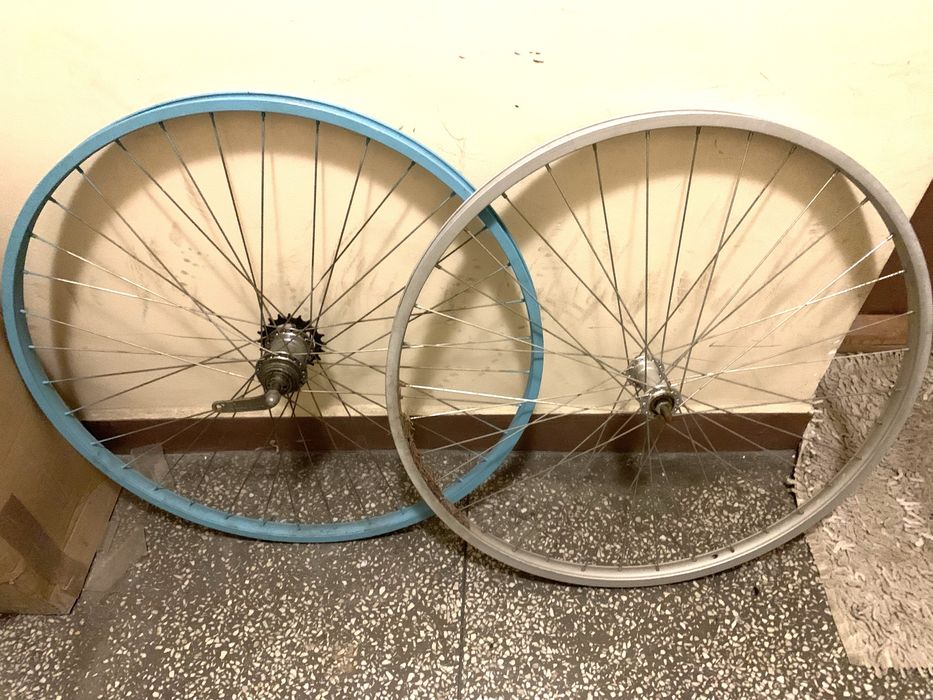 Dwa koła aluminiowe 28 cali , przednie i tylne , rower miejski