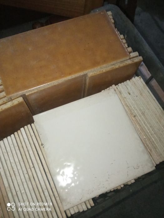 Vendo vários azulejos