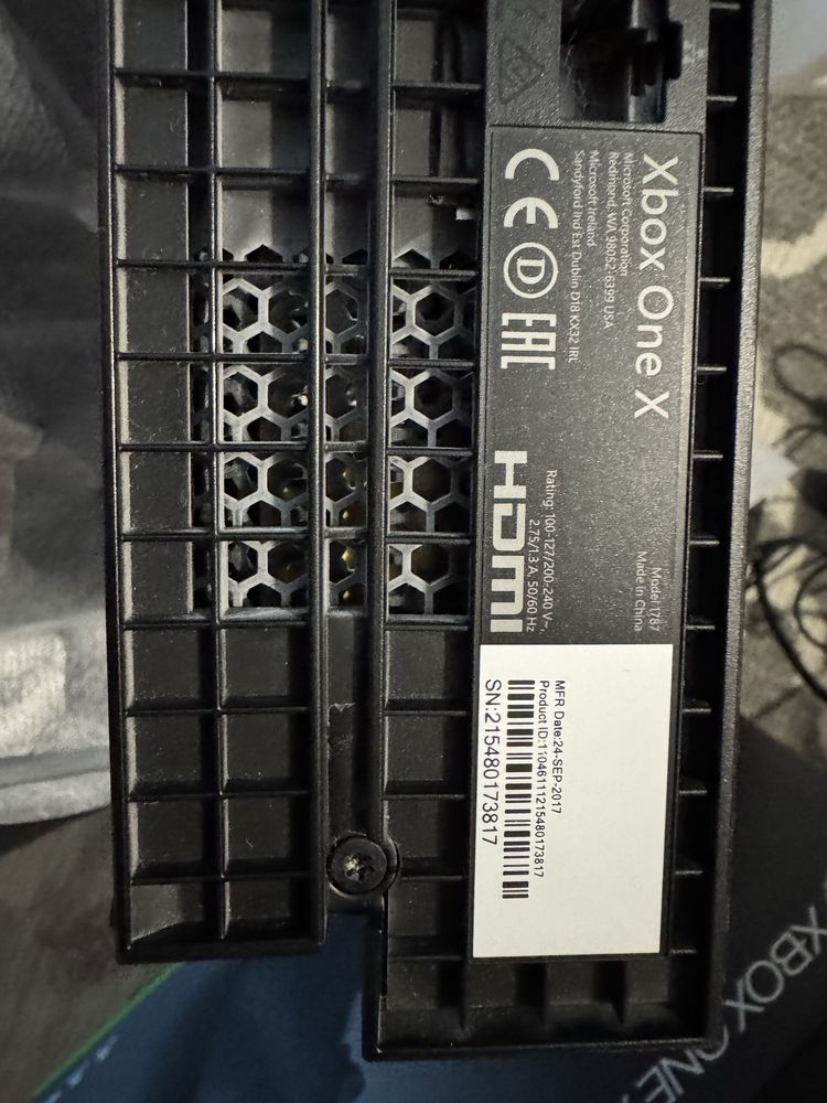 Xbox One X duzy zestaw kinect, słuchawki, 8 gier