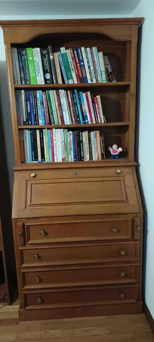 Escrivaninha clássica