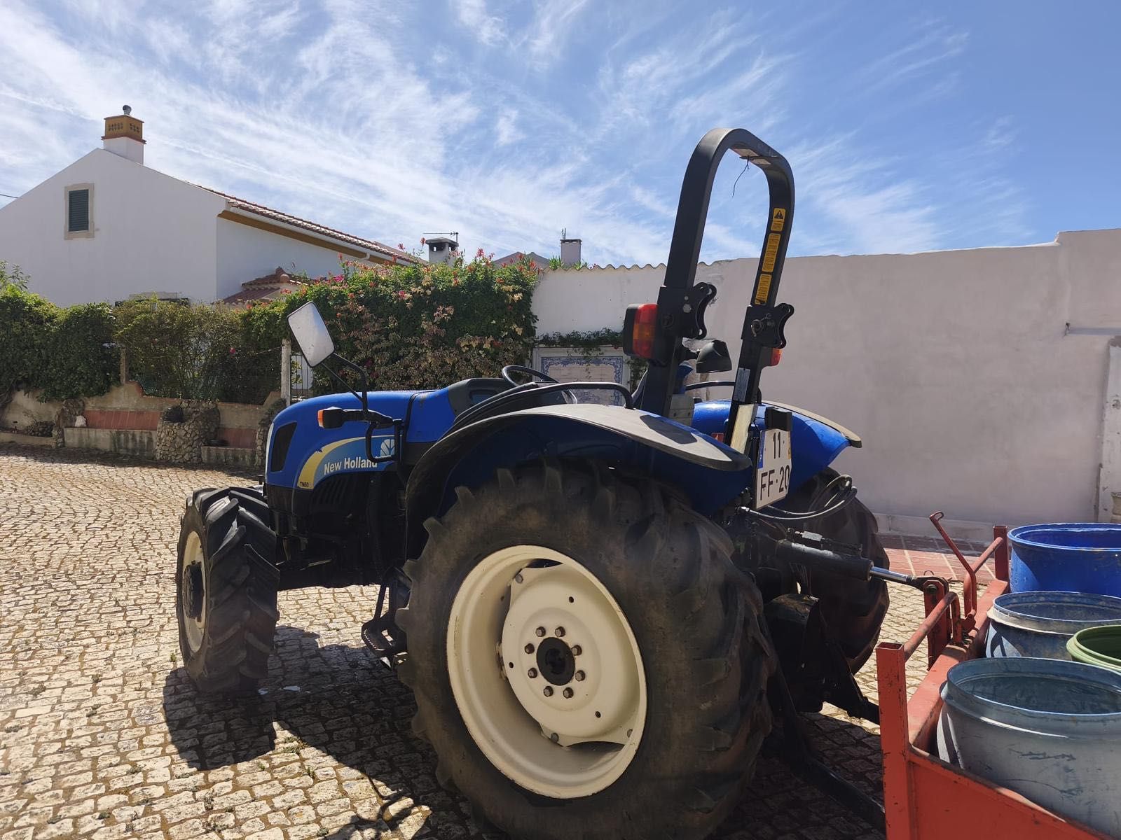 Tractor New holland tn60 e alfaias
