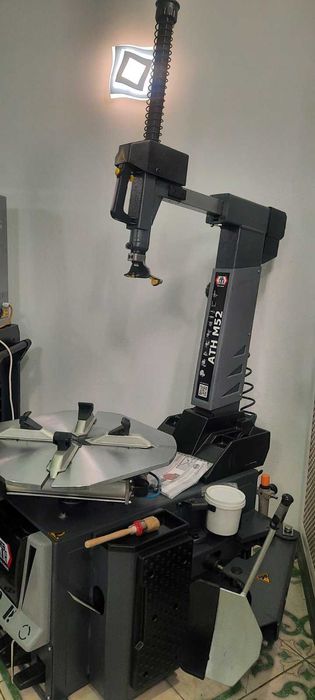 Двошвидкісний шиномонтажний верстат