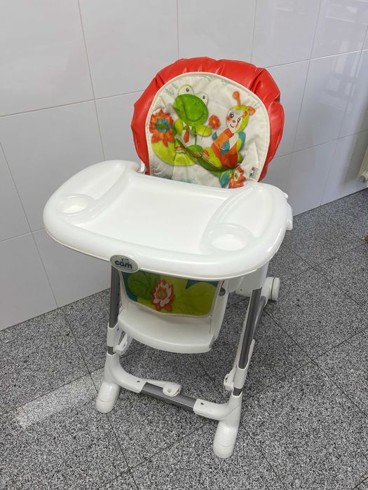 Cadeira de refeição da marca CAM