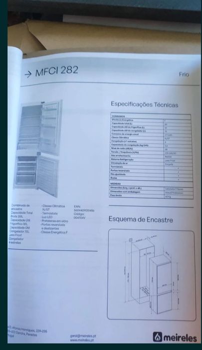 Frigorífico de encastre novo (menos 1 ano uso)