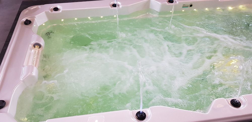 Basen spa z przeciwprądami + wanna z hydromasażem MADAGASKAR