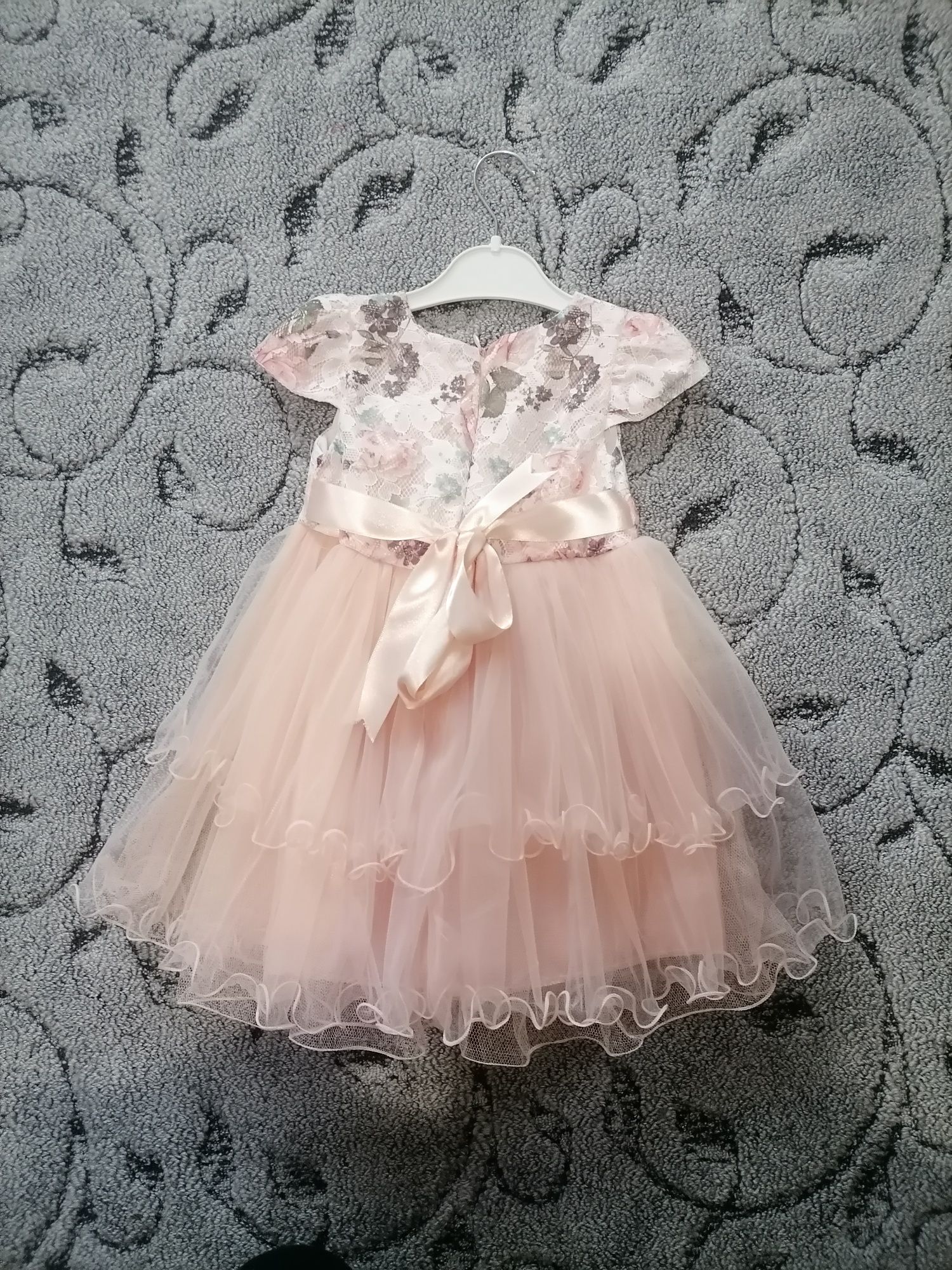 Нарядное платье на девочку 1 годик