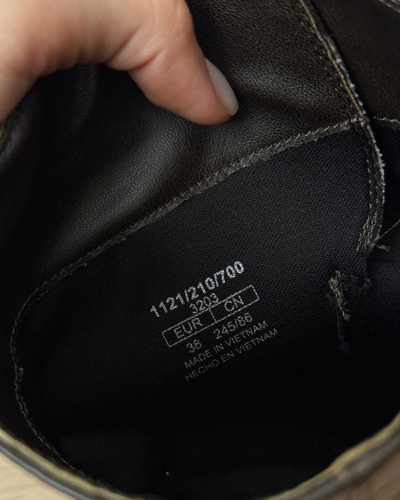 трендові чоботи Zara