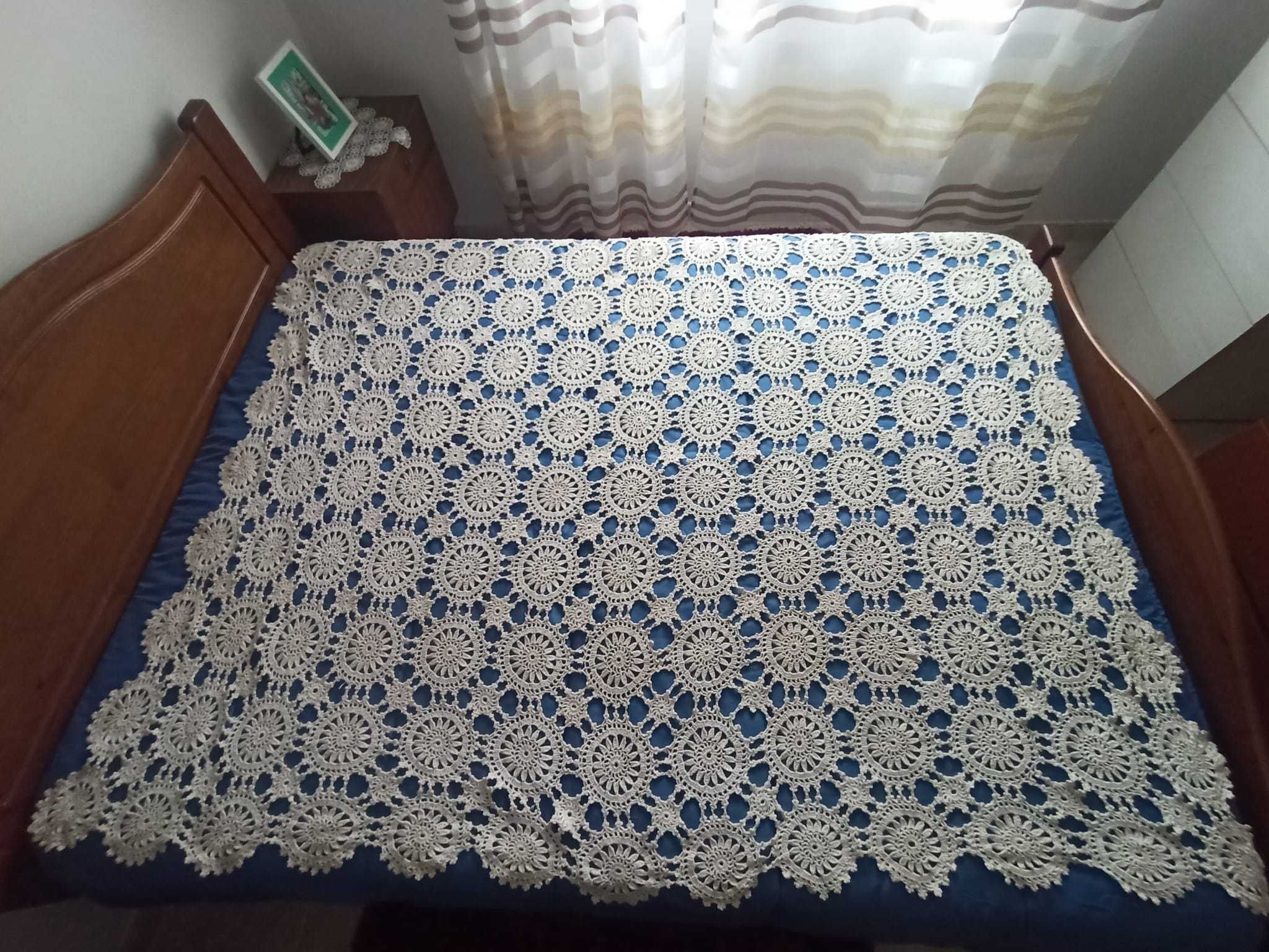 Toalha em renda feita a mão  1,90x1,70.