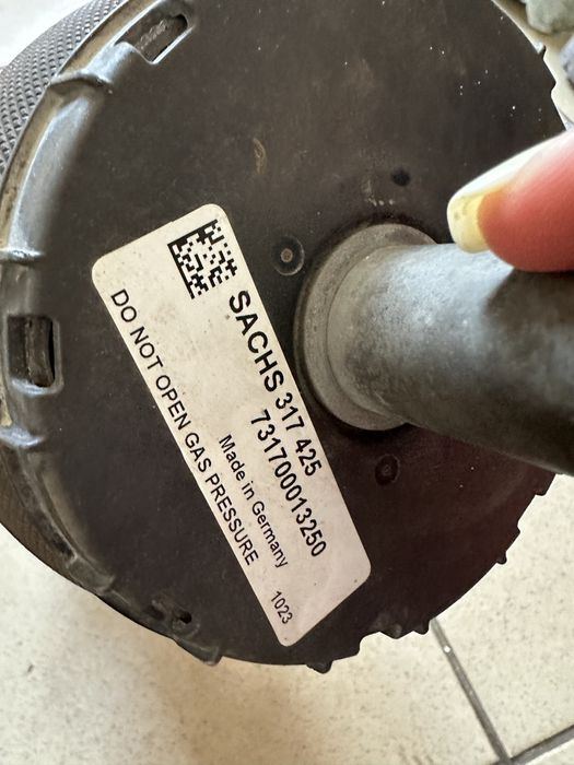 Амортизатор передньої кабіни MAN