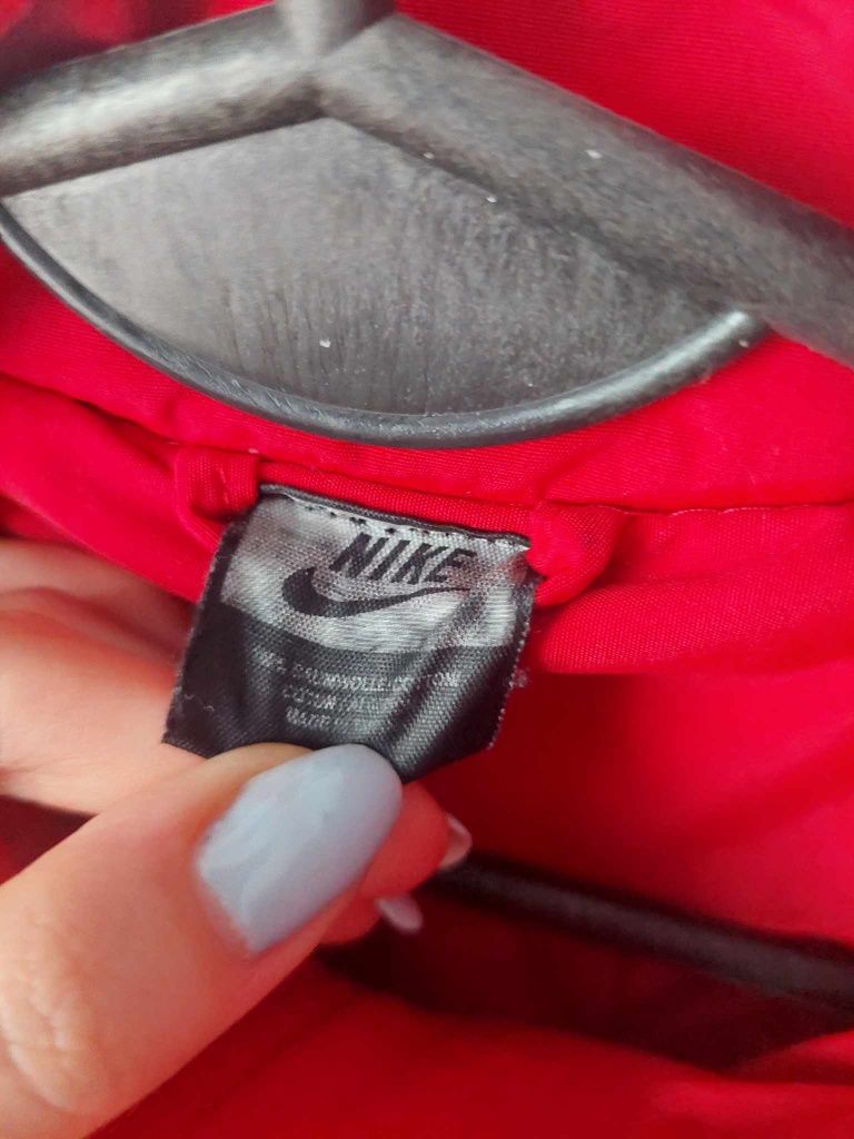 Oryginalna kurtka damska nike rozmiar 36