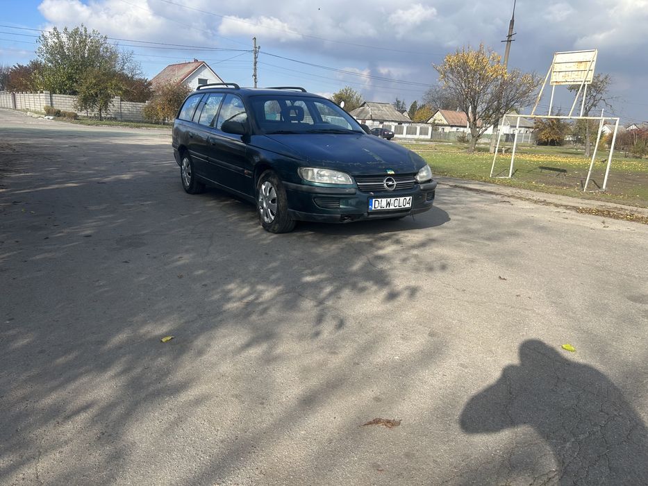 Опель Омега Б на полном ходу