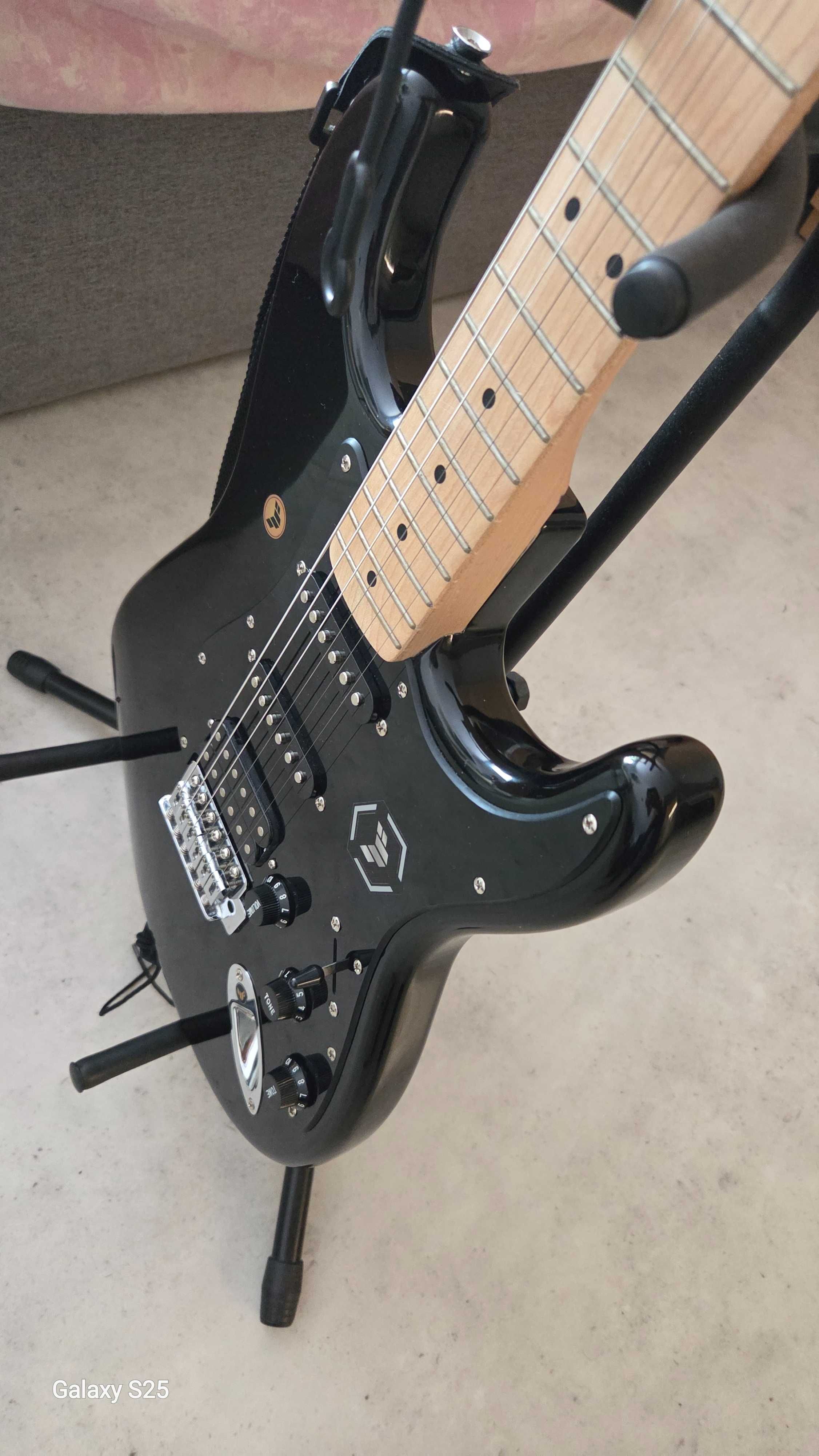 Guitarra Squier by Fender Sonic Strat HSS MN