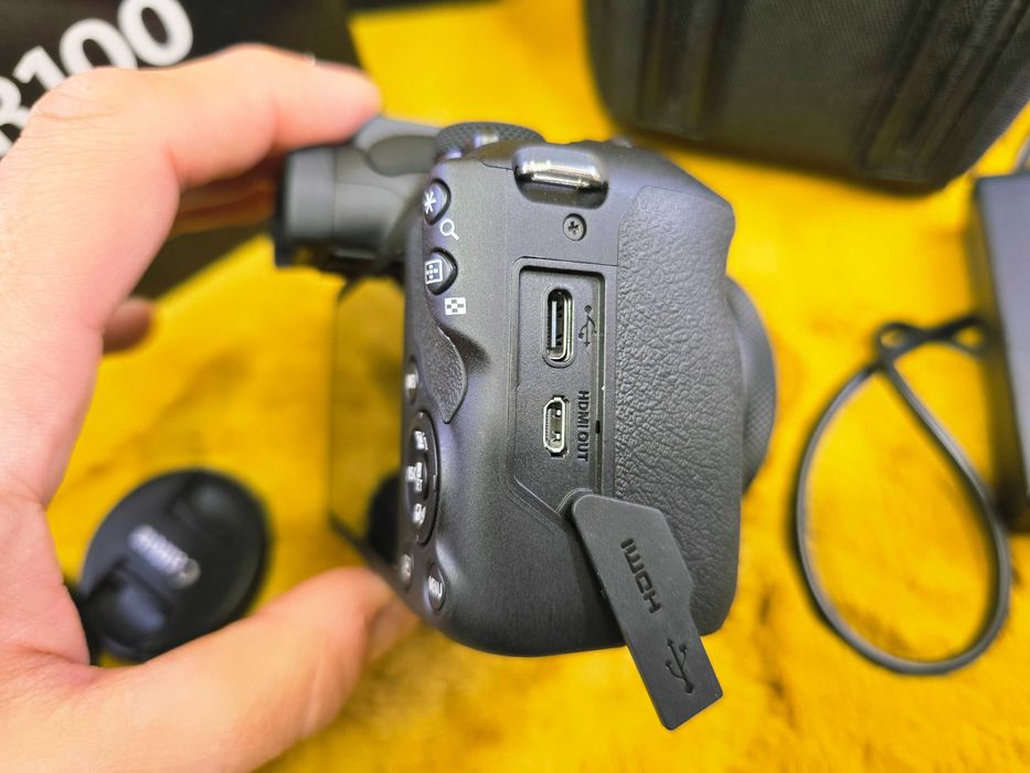 !ЯК НОВИЙ! Canon R100 з об'єктивом RF-S 18-45mm -- лише 1000 кадрів! -