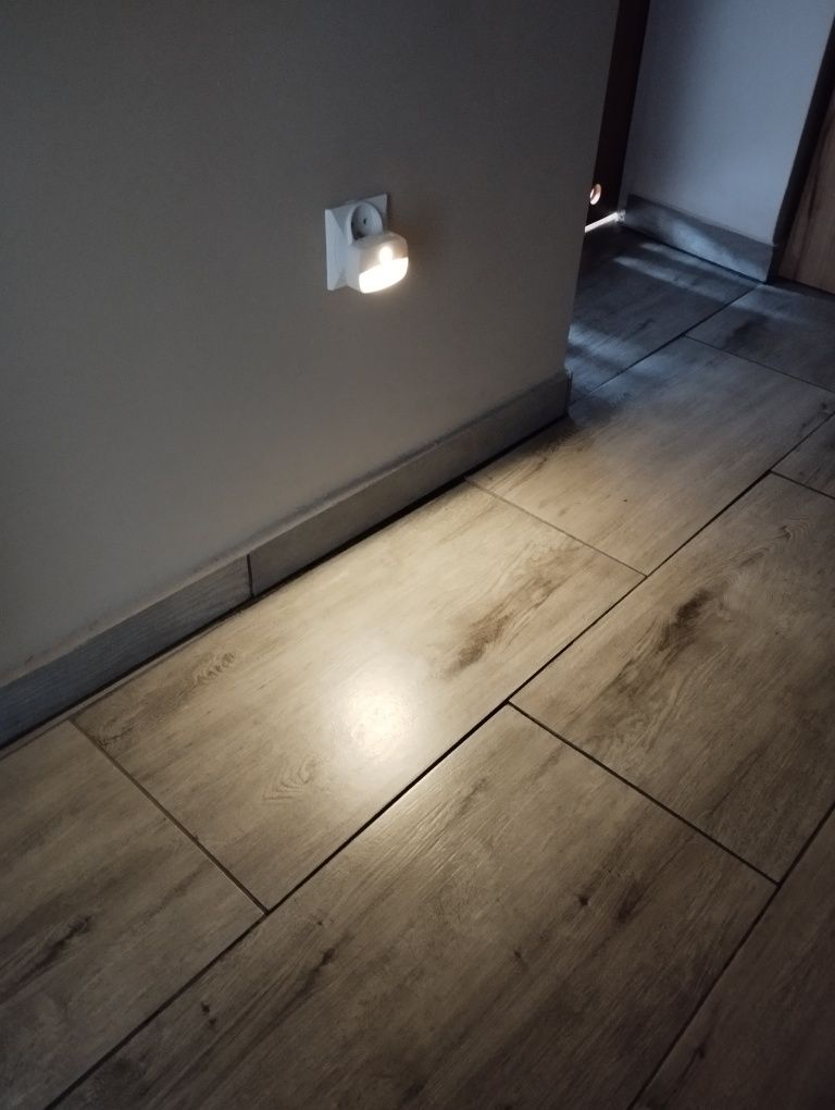Lampka do kontaktu czujnik ruchu zmierzchu ECO wysyłka paczkomat
