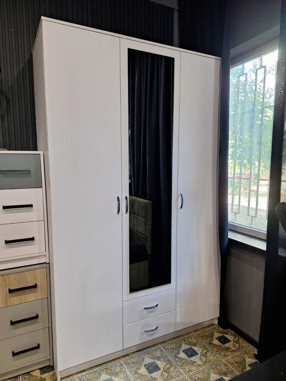 Шкаф для одежды М-Стиль 140×55×225 см, 3 двери +зеркало