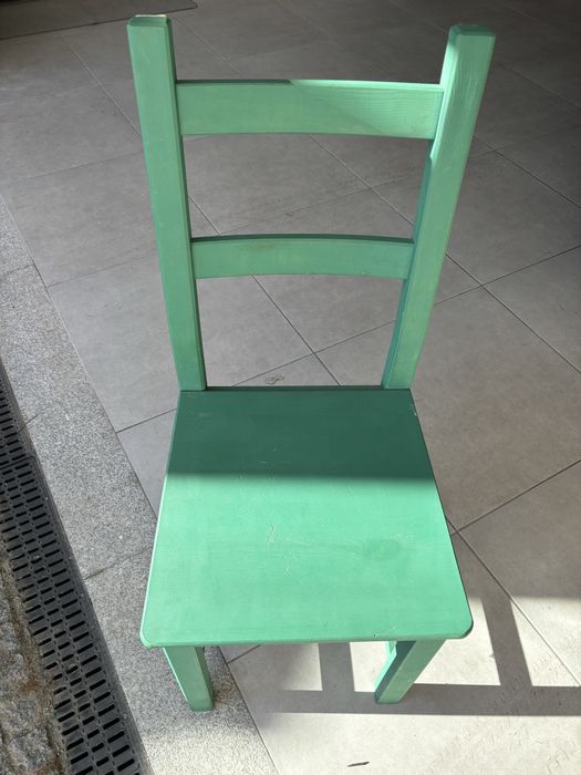 Cadeira madeira pintada de verde