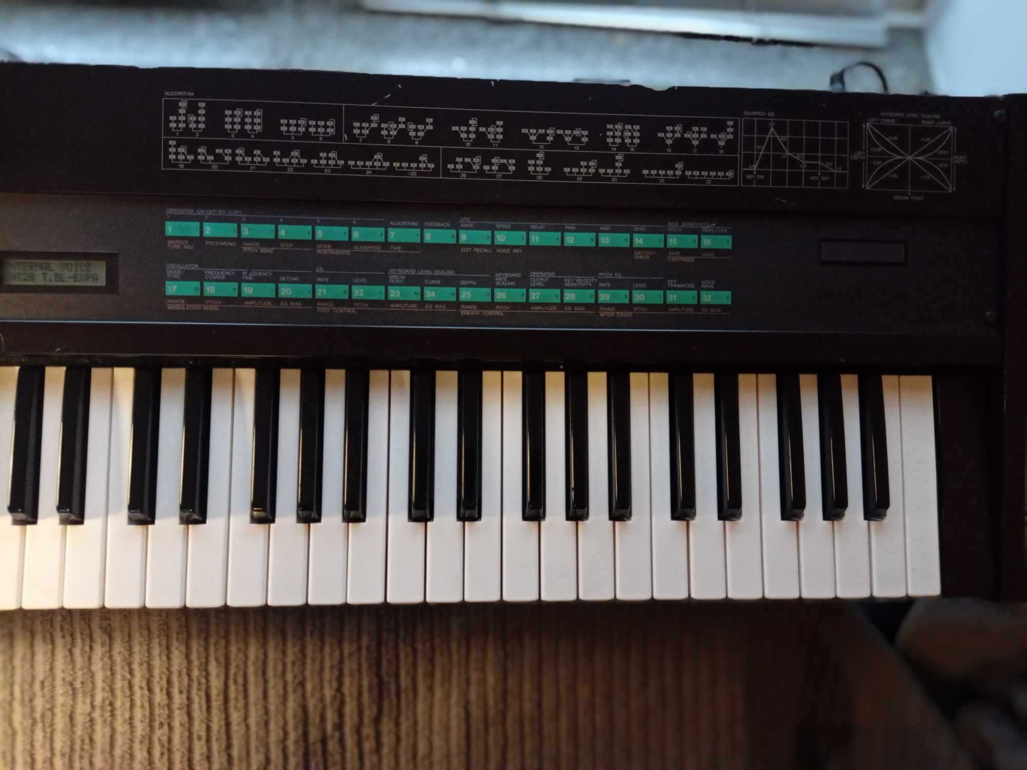YAMAHA DX7 Syntezator