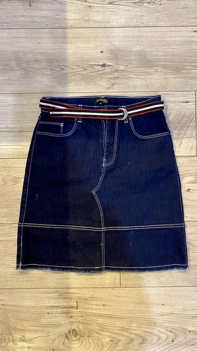 Ciemna spódnica jeansowa z paskiem Top Secret