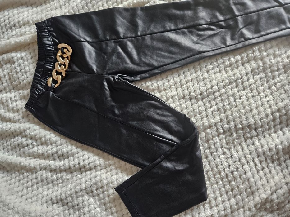 Spodnie skórzane z łańcuchem