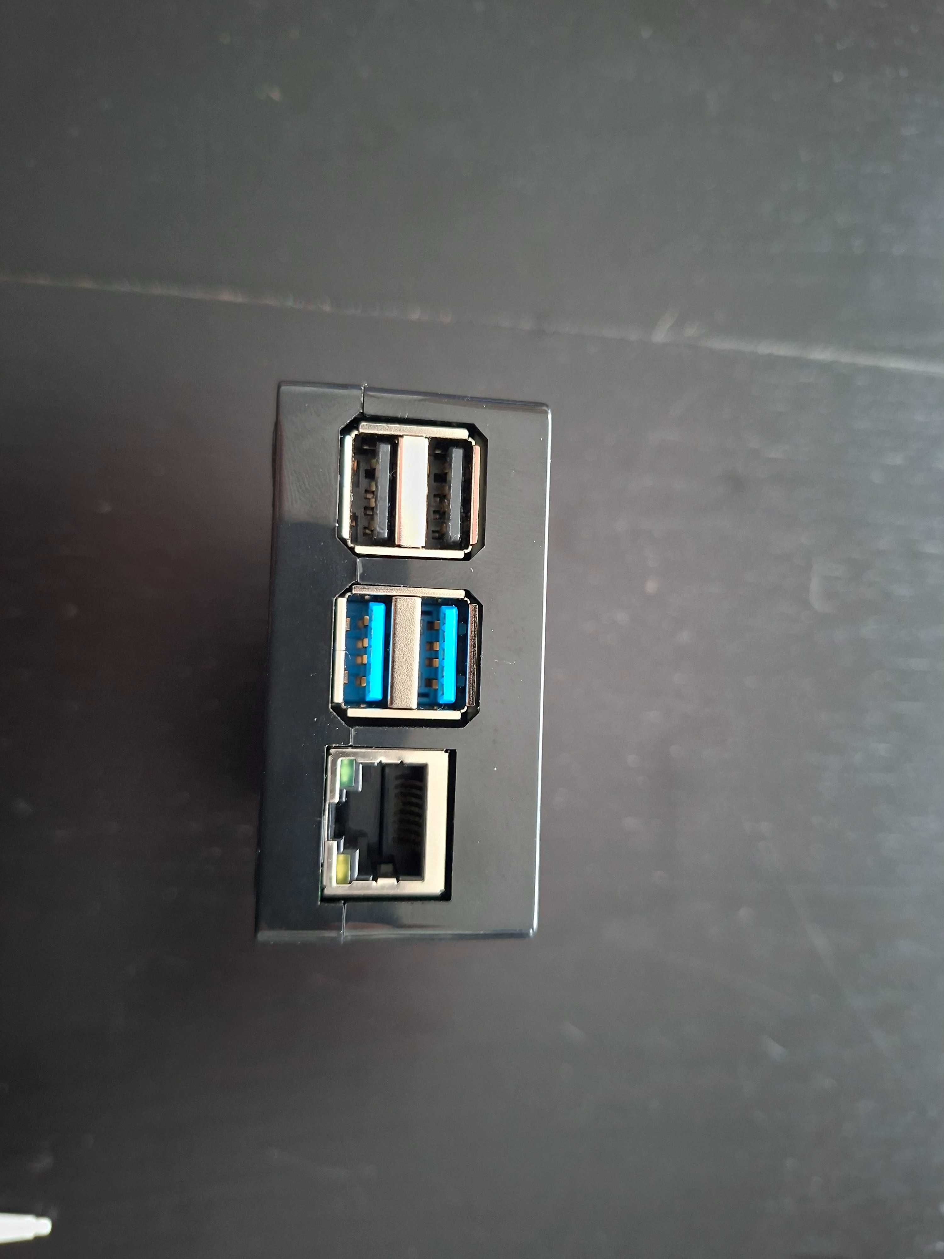 Raspberry Pi 4 B 4GB + dotykowy wyświetlacz z rysikiem