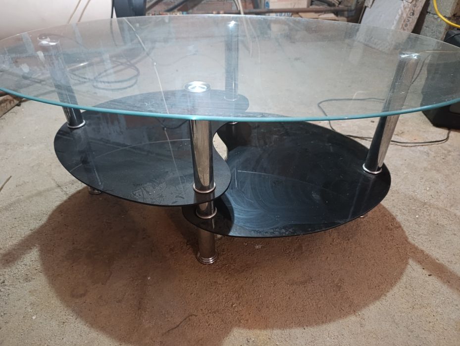 Mesa de centro ou TV em vidro com medidas na foto