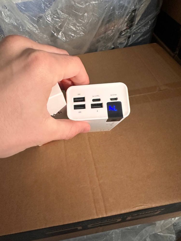 Мощный Powerbank с быстрой зарядкой Konfulon A19 30000mah