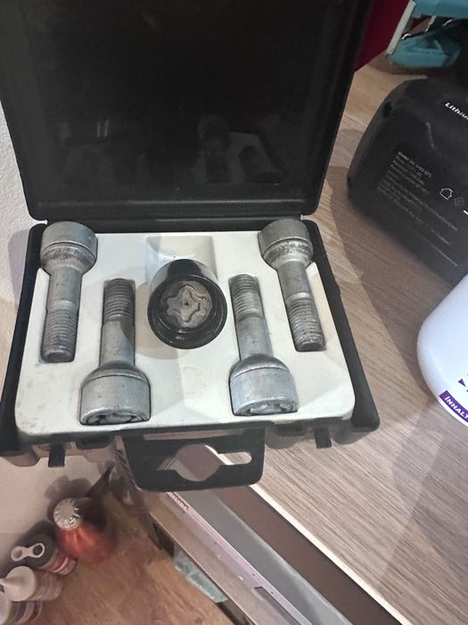 Parafuso antifurto  para jantes