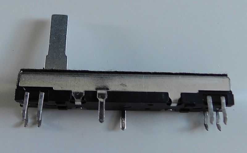 Potencjometr suwakowy 45mm do keyboardów pianin Casio Roland Korg