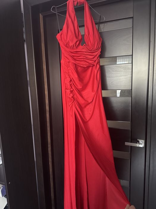 Сукня вечірня, в червоному кольорі, декольте