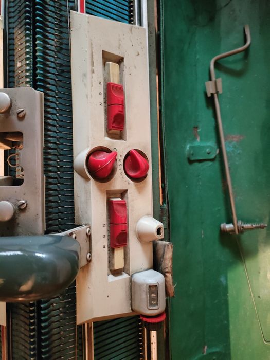 Maszyna dziewiarska dwupłytowa