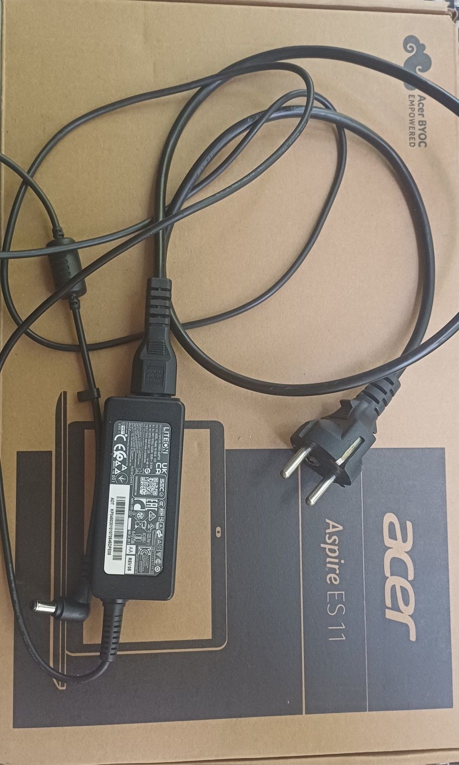 Ноутбук acer aspire es11 як новий