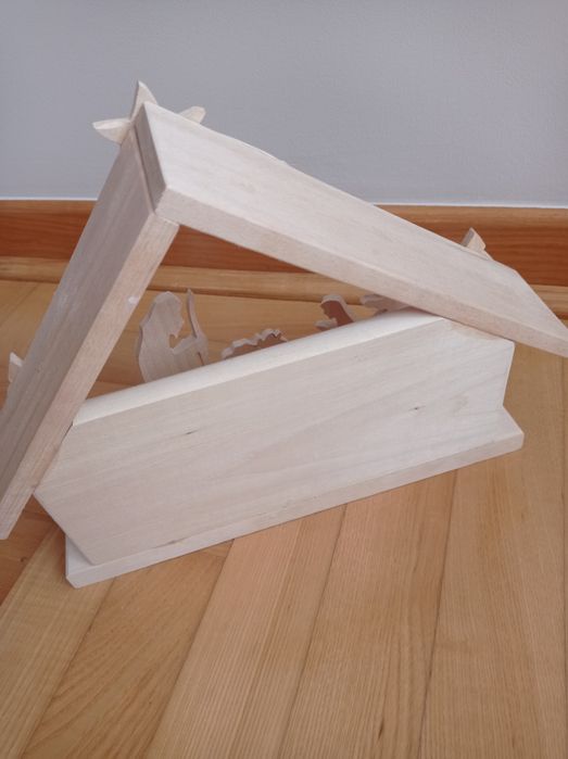 Drewniana szopka bożonarodzeniowa ręcznie robiona