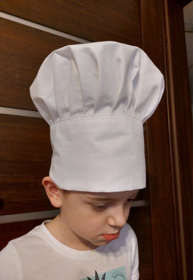 Biała czapka kucharska