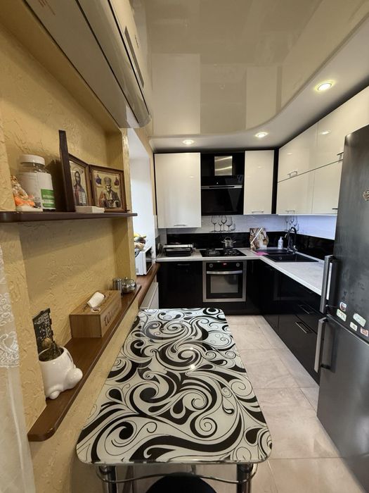 Продаж 3 кімнатноі квартири  можна по програмі