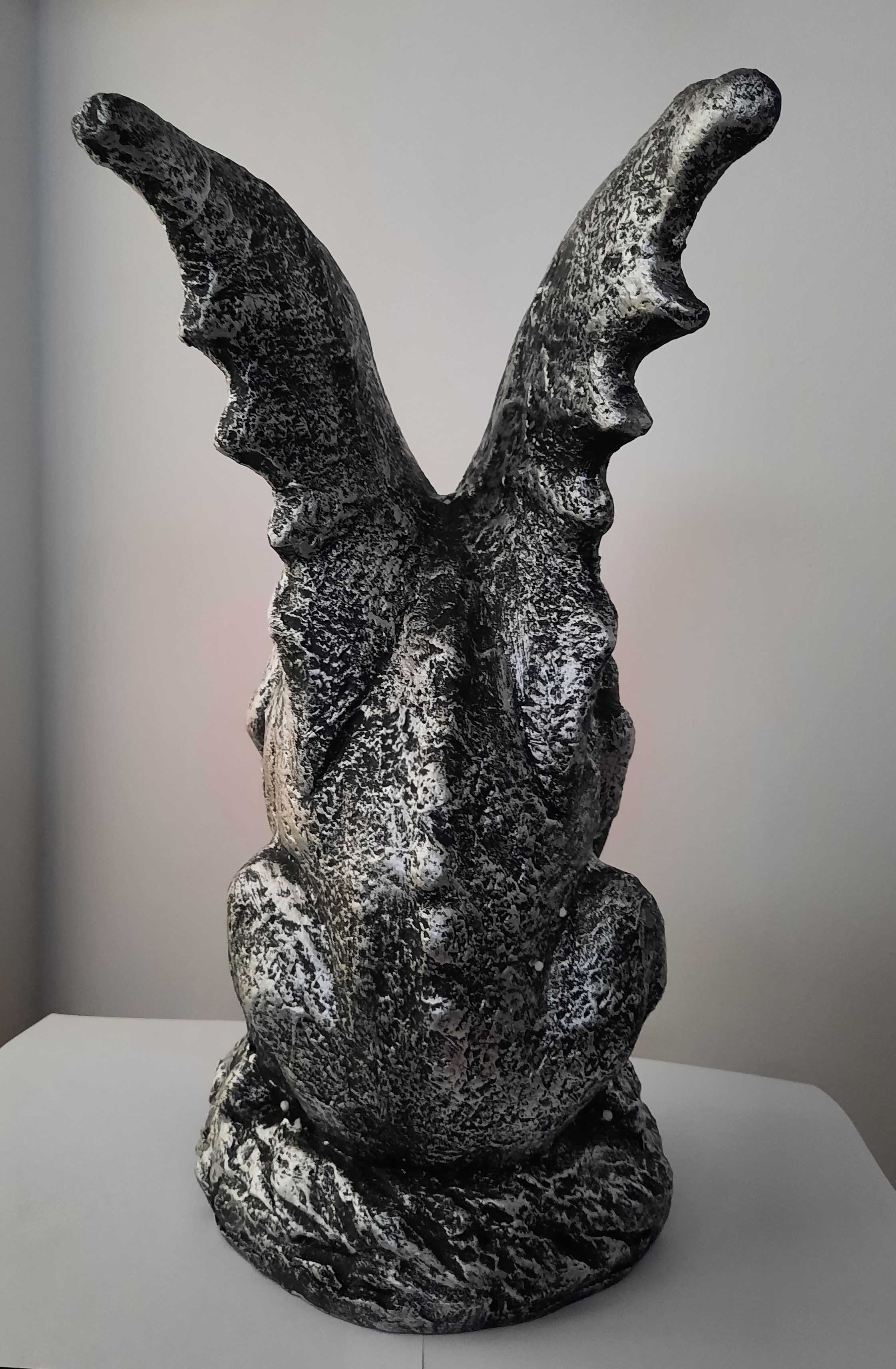 Duży srebrny metalizowany gargulec gargoyle figura demona