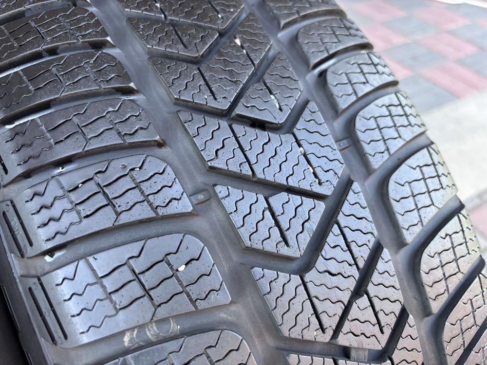 Dwie Pirelli Sottozero 3 225/55 R17 XL 2022 rok 6,5mm Zimowe