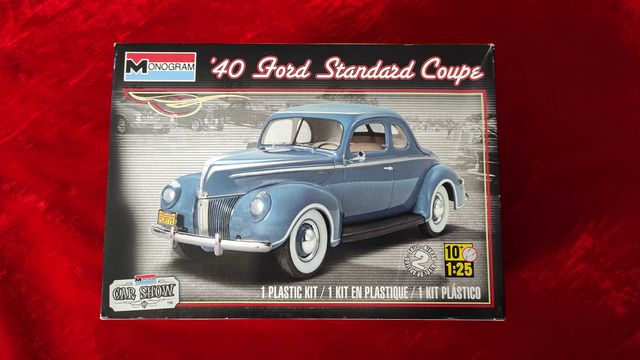 Сборная модель 1:24 Monogram  Ford 40, Lincoln 41  +