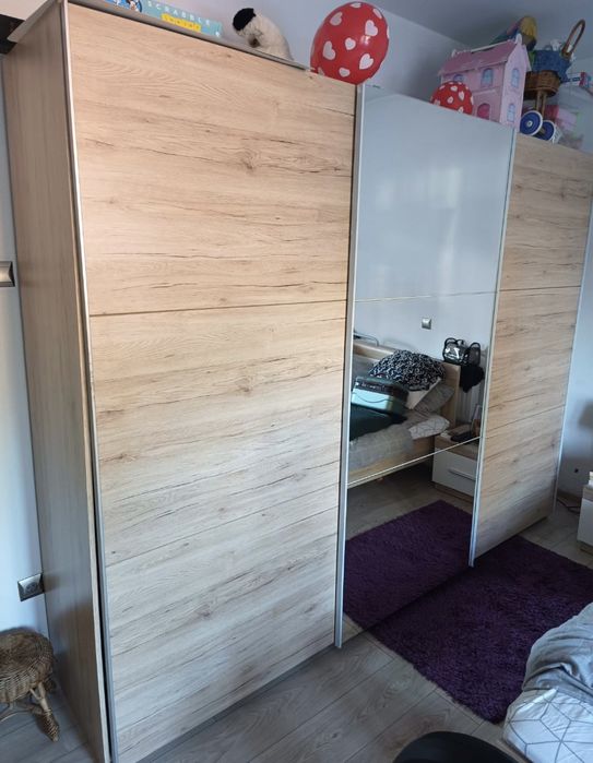 Szafa wolnostojąca z lustrami