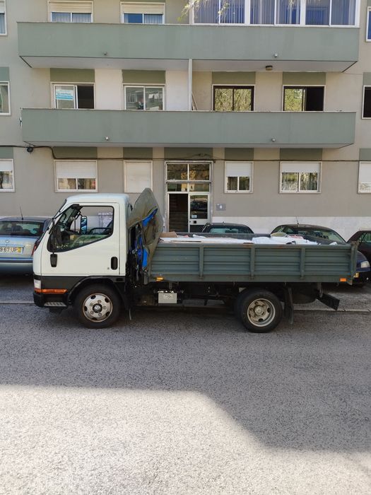 Recolha de entulhos, mudanças e transportes de mercadorias.