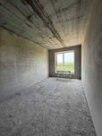 Продаю 2к квартиру двохсторонюю з гарним краєвидом.Біля Озера.