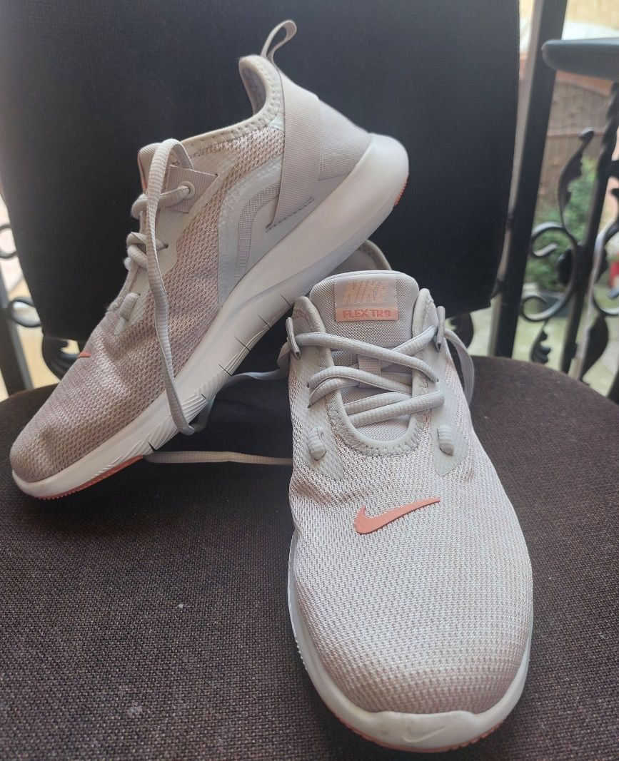 Жiночi кросiвки NIKE flex tr9 , 40 р